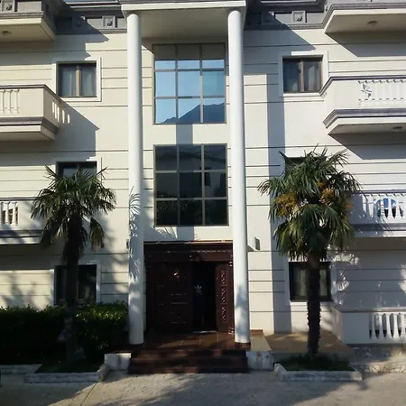 Aris Aparthotel *
