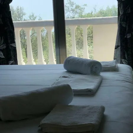 Aparthotel Aris *