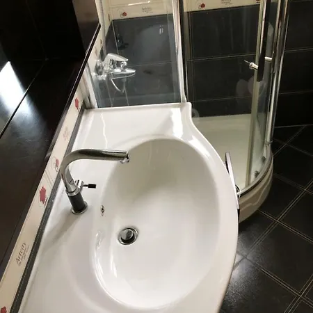 Aris מלון דירות *