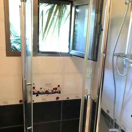 מלון דירות Aris *