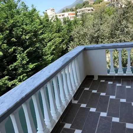 Aris Aparthotel