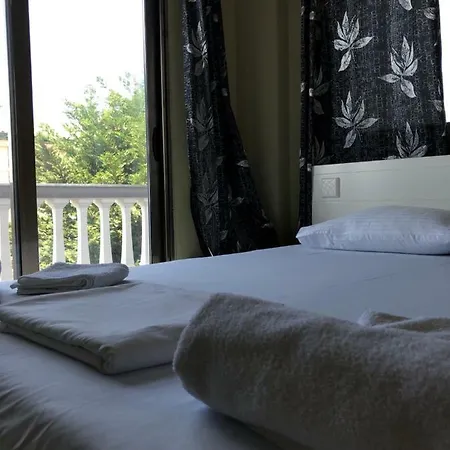 Aris Aparthotel